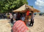 Polres Loteng Pastikan Kenyamanan Masyarakat Saat Libur Lebaran di Pantai Aan Mandalika. ‎