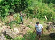 Babinsa Pimpin Aksi Bersih Sungai Sambut Pembangunan Jembatan