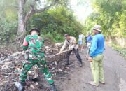 Wujudkan Lingkungan Sehat, Bhabinkamtibmas Desa Jurumapin Kompak Gotong Royong Bersama Warga