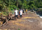 Sinergi Pasca Banjir, BKTM Desa Sempe dan Warga Kompak Bersihkan Sumbatan Kayu di Jembatan Berang Odong