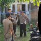 Polisi Olah TKP Jenazah Tergantung di Desa Banyumulek Kediri