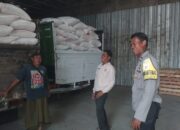 Kawal Distribusi Jagung di Lembar, Polisi Pastikan Standar Kualitas Bulog Terpenuhi
