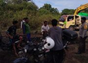 Sambang Warga Sambang Warga Binaan, Bhabinkamtibmas Polsek Tambora Gotong royong Pembangunan Jalan EkonomiSambang Warga Binaan, Bhabinkamtibmas Polsek Tambora Gotong royong Pembangunan Jalan Ekonomiinaan, Bhabinkamtibmas Polsek Tambora Gotong royong Pembangunan Jalan Ekonomi
