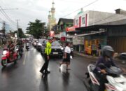 Strategi Polsek Batulayar Urai Kepadatan di Simpang 3 Montong: Prioritaskan Keamanan Pengguna Jalan