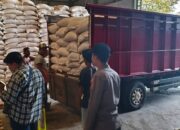 Polri Kawal Ketat Distribusi 19 Ton Jagung Petani Sekotong Menuju Gudang Bulog Bengkel