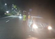 Komitmen Tanpa Henti, Personel Polres Lombok Barat Jaga Ketat Urat Nadi Transportasi Saat Dini Hari