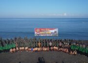 Ratusan Personel dan Warga Gotong Royong di Pantai Loang Baloq Peringati Hari Bakti Kodam  IX/Udayana