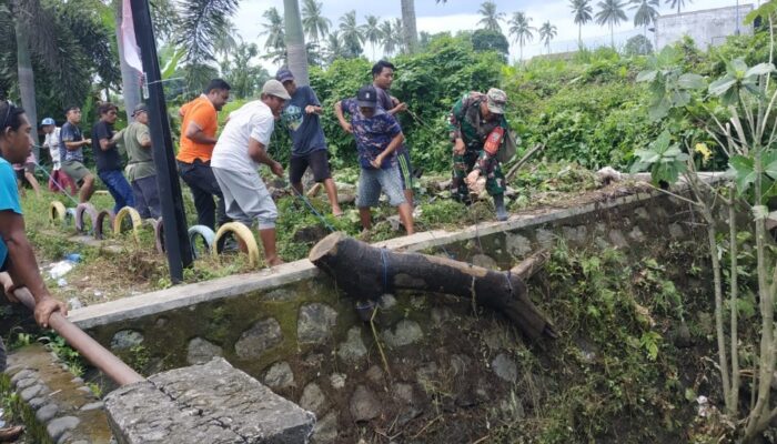 Kepedulian Bersama Bersihkan Aliran Air Demi Keselamatan
