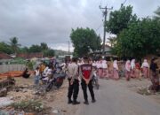 Aksi Sigap Polsek Sekotong Atur Arus Lalu Lintas Saat Tradisi Nyongkolan di Jalan Raya Buwun Mas Lombok Barat