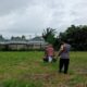 Tak Perlu Mahal, Bhabinkamtibmas Karang Bongkot Ajak Warga Mandiri Lewat Ketahanan Pangan di Lahan Sempit