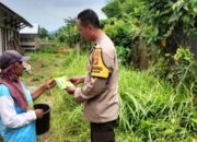 Dukung Ketahanan Pangan, Polsek Labuapi Bagi Bibit Gratis ke Warga