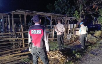 Polsek Sekotong Sosialisasikan Call Center 110 Saat Patroli