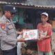 Peduli Lansia, Polsek Pelabuhan Lembar Bagikan Paket Sembako