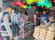 Patroli Polsek Tanjung, Imbau Pedagang Waspada Uang Palsu dan Cuaca Ekstrem