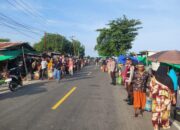 Cegah Kemacetan di Pasar Tampes, Personel Polsek Kayangan Gelar Pengaturan Lalu Lintas Pagi Hari
