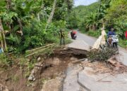 Babinsa dan Kadus Cek Jalan Amblas Sekotong