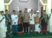 Jadi Khotib dan Imam Sholat Jum,at, Diatas Mimbar Masjid Bhabinkamtibmas Polsek Woha Ajak Masyarakat Hidup Rukun dan Damai