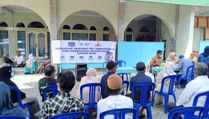 Cegah Penularan TBC, Babinsa Cilinaya Dampingi Petugas Puskesmas