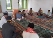 Sholat Dzuhur Bersama Warga Binaan, Bhabinkamtibmas Polsek Sanggar Imbau Warga Cegah Potensi Karhutla