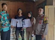 Monitoring Penyaluran Bantuan Beras, Bhabinkamtibmas Polsek Donggo Sampaikan Himbauan Kamtibmas