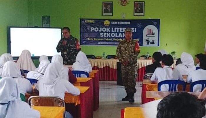 Babinsa Sekotong Berbagi Literasi dan Informasi Rekrutmen TNI