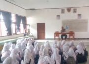 Sambangi SMP Negeri 1 Monta, Personel Polsek Monta Sosialisasi Penerimaan Siswa Baru SMA Kemala Bhayangkara