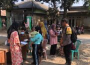 Bhabinkamtibmas Polsek Woha Pantau Pelaksanaan Imunisasi di Desa Binaannya
