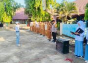 Wakili Kapolsek Madapangga Kanit Binmas Jadi Irup Bendera di SMA Negeri I Madapangga dan ini Penyampaiannya
