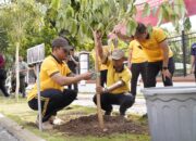 Kapolda NTB Tanam Pohon di Kejati, Ajak Masyarakat Bangun Kebiasaan Hijau