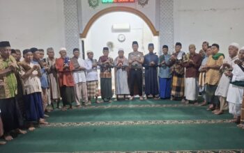 Melalui Program Subuh Keliling Kapolsek Soromandi Sosialisasikan Layanan Call Center 110